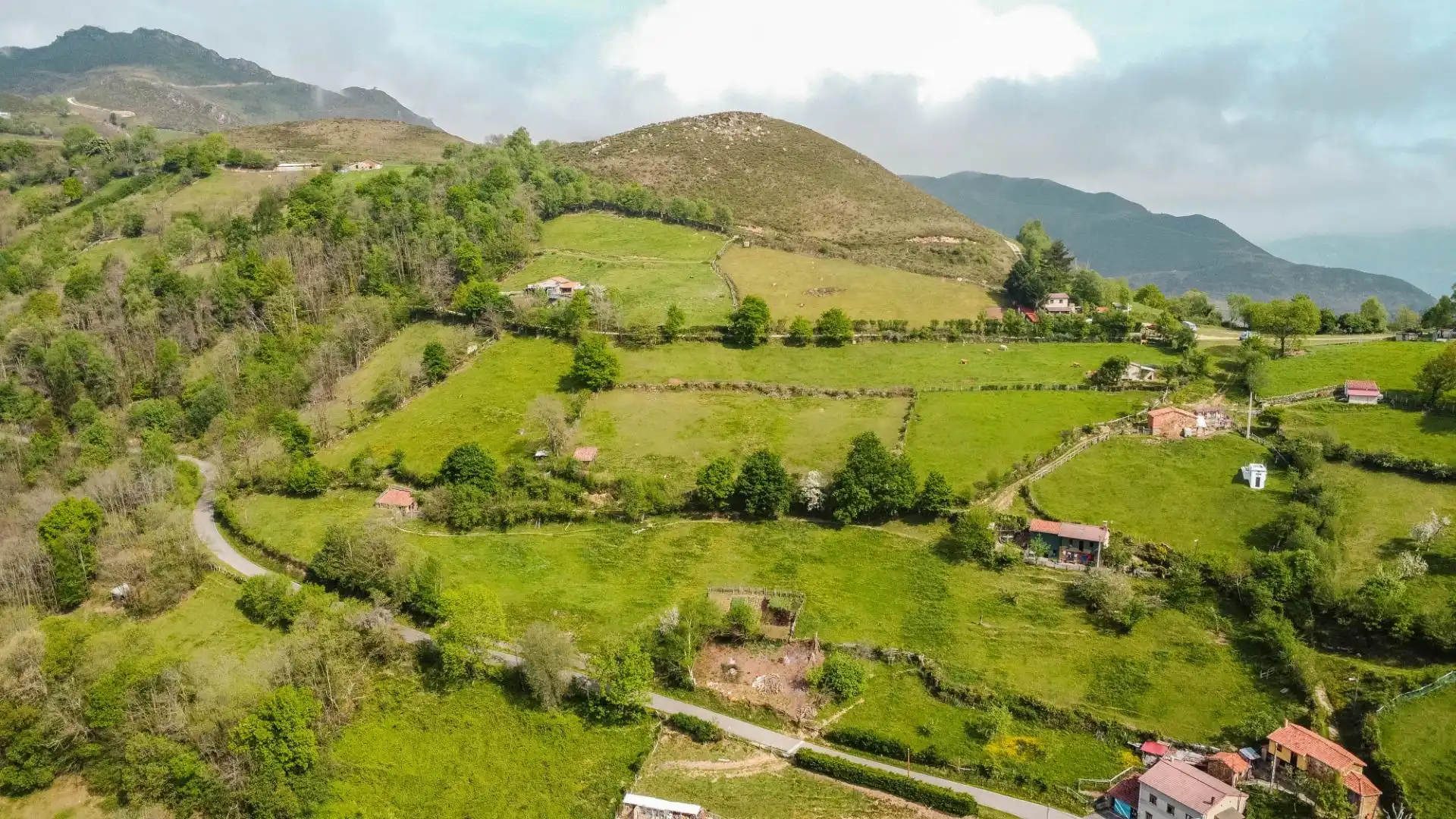 Casa adosada en venta en Laviana con Jardín privado y Amueblado