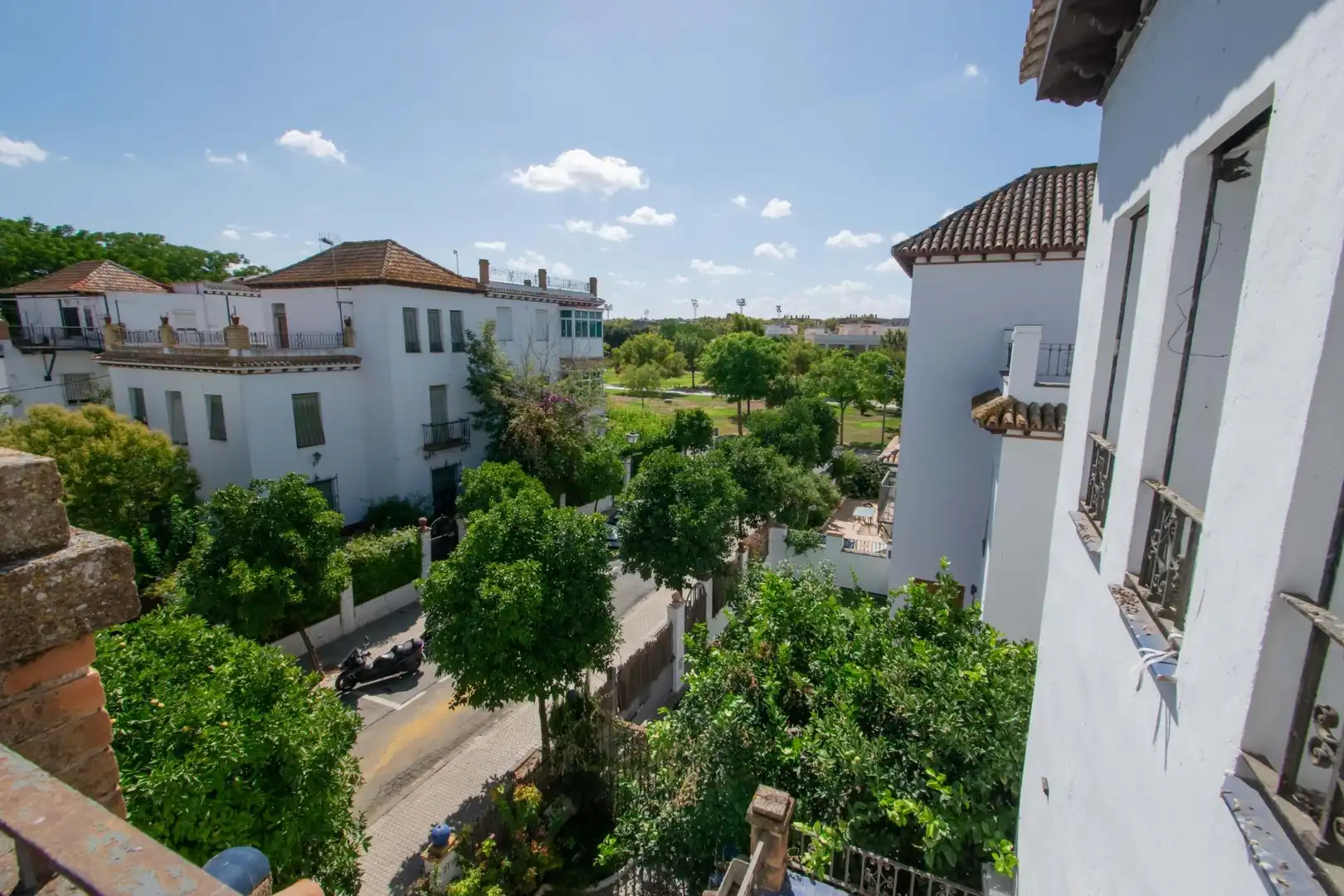 Vista exterior de Casa o xalet en venda en Sevilla amb Jardí privat i Terrassa