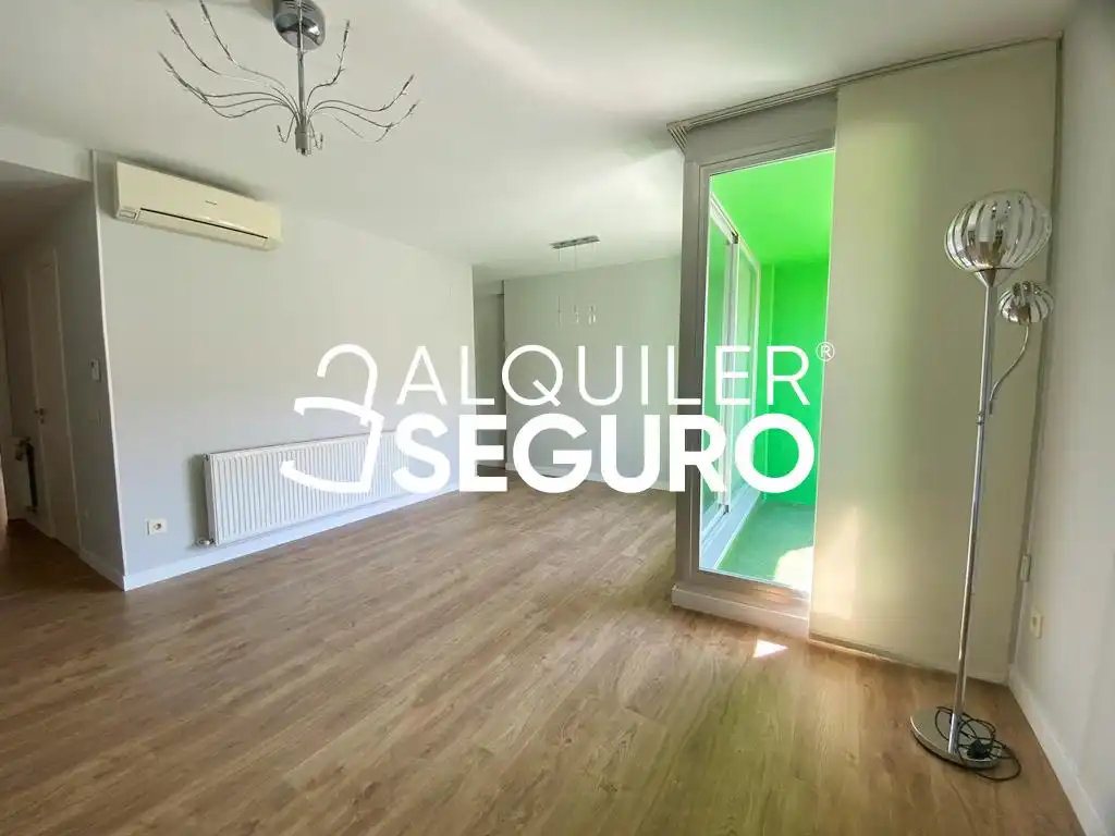 Bedroom of Flat for rent in Madrid  with Air Conditioner, Heating and Terrace
