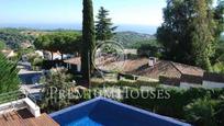 Vista exterior de Casa o xalet en venda en Sant Vicenç de Montalt amb Aire condicionat, Terrassa i Piscina