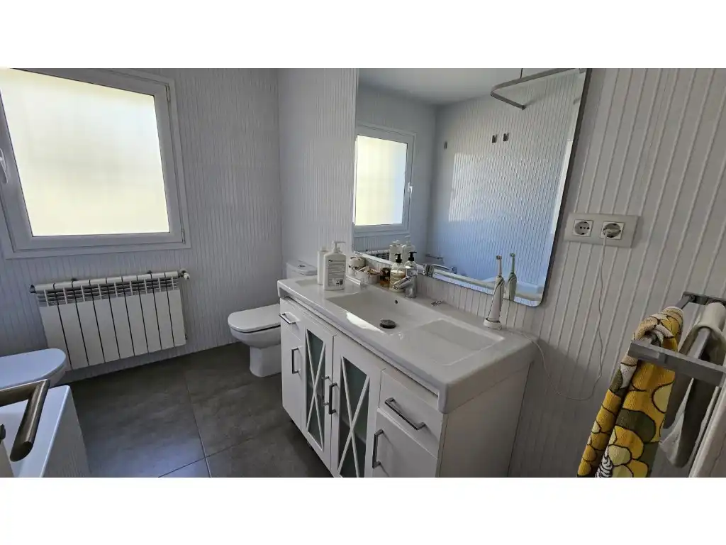 Bathroom of Houses for sale in San Lorenzo de El Escorial
