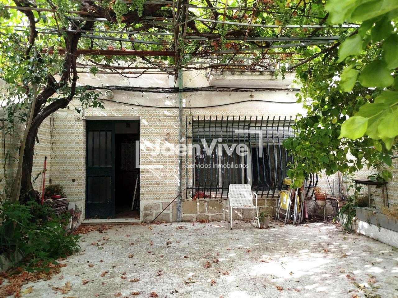 Exterior view of Single-family semi-detached for sale in  Jaén Capital  with Terrace
