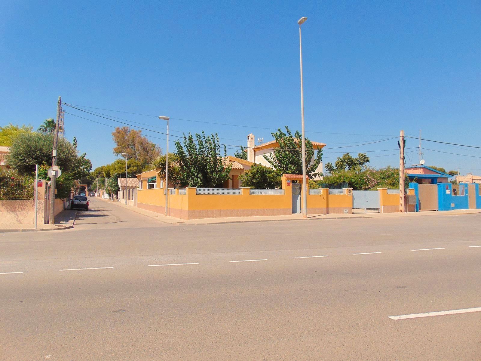 Vista exterior de Casa o xalet en venda en Pilar de la Horadada amb Jardí privat, Terrassa i Traster