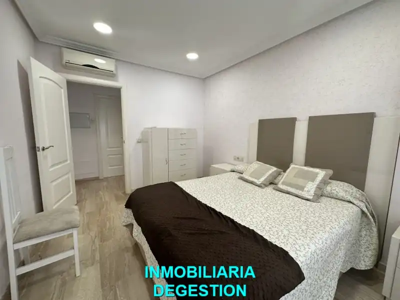 Habitación de Apartamento de alquiler en Linares con Aire acondicionado, Calefacción y Amueblado