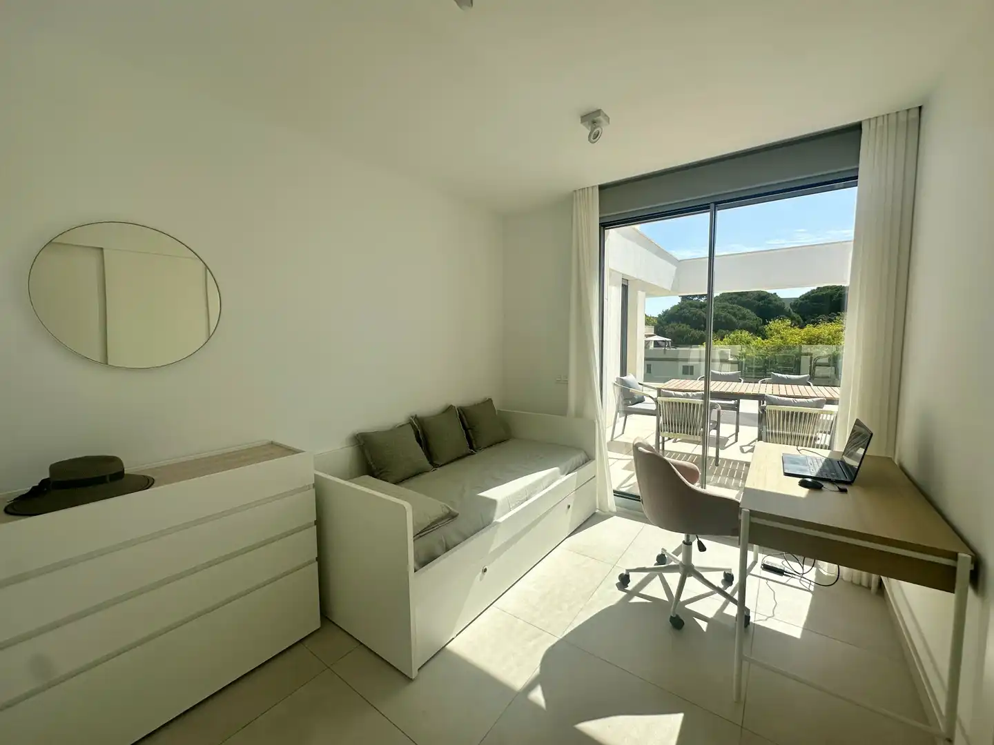 Dormitori de Àtic de lloguer en Marbella amb Aire condicionat, Terrassa i Traster
