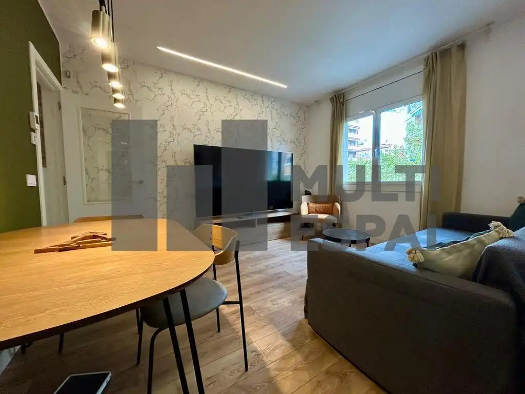 Sala d'estar de Pis en venda en Barcelona amb Aire condicionat i Moblat