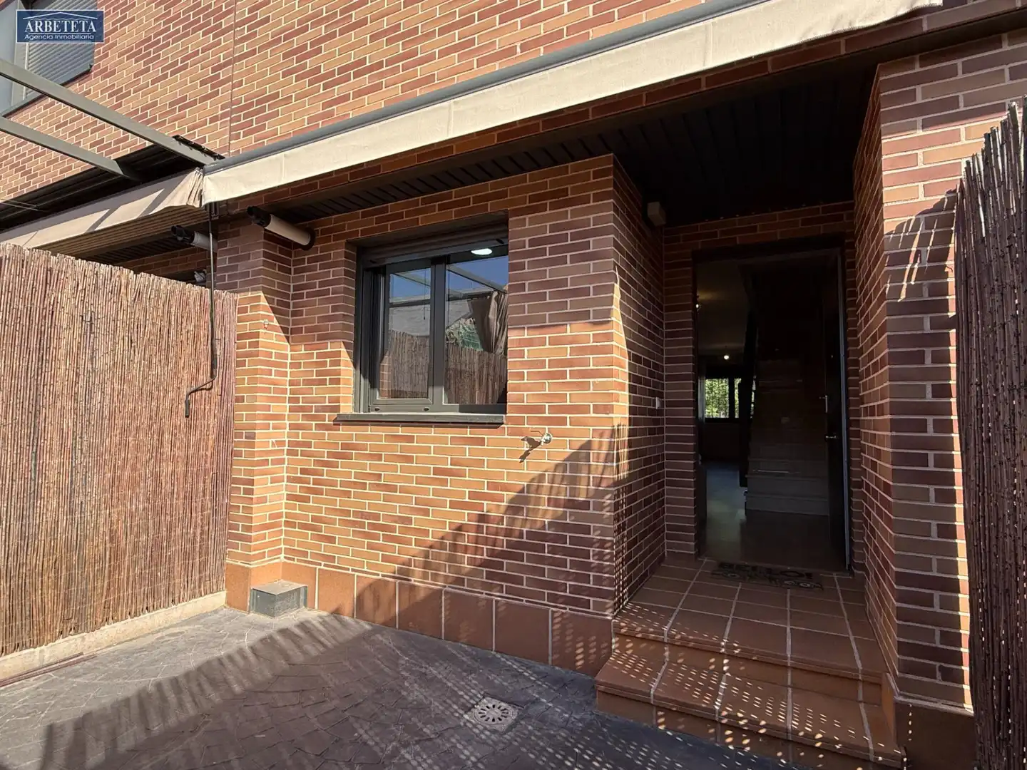 Casa adosada en venta en Urb. Belvalle