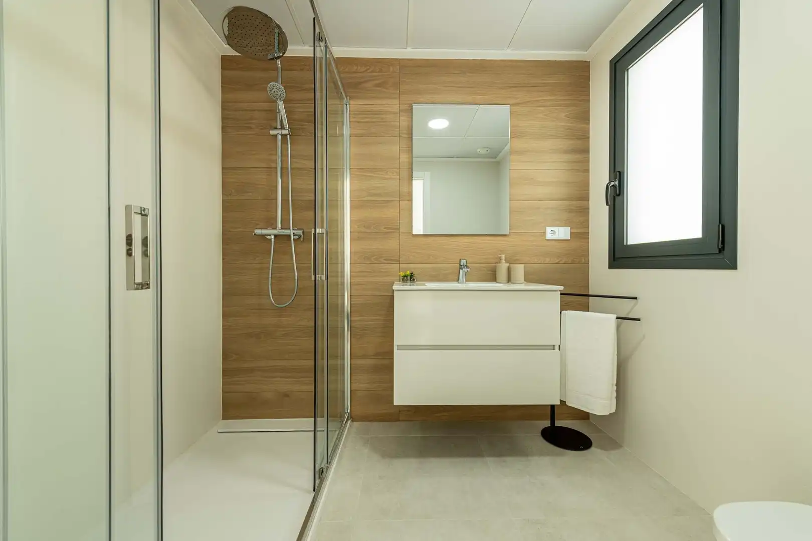 Baño de Dúplex en venta en Cox con Aire acondicionado, Jardín privado y Terraza