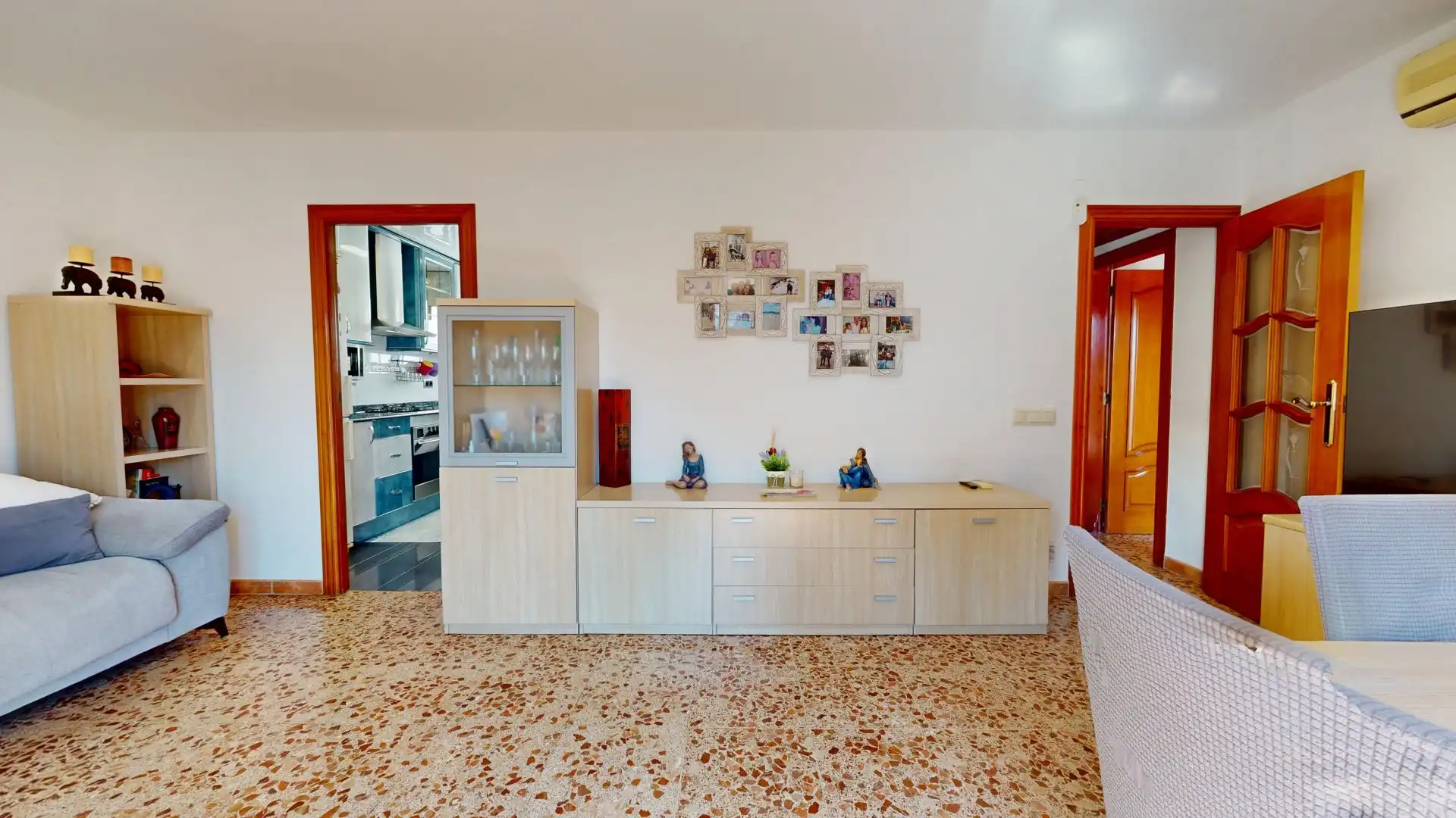 Sala d'estar de Àtic en venda en L'Hospitalet de Llobregat amb Aire condicionat, Terrassa i Traster