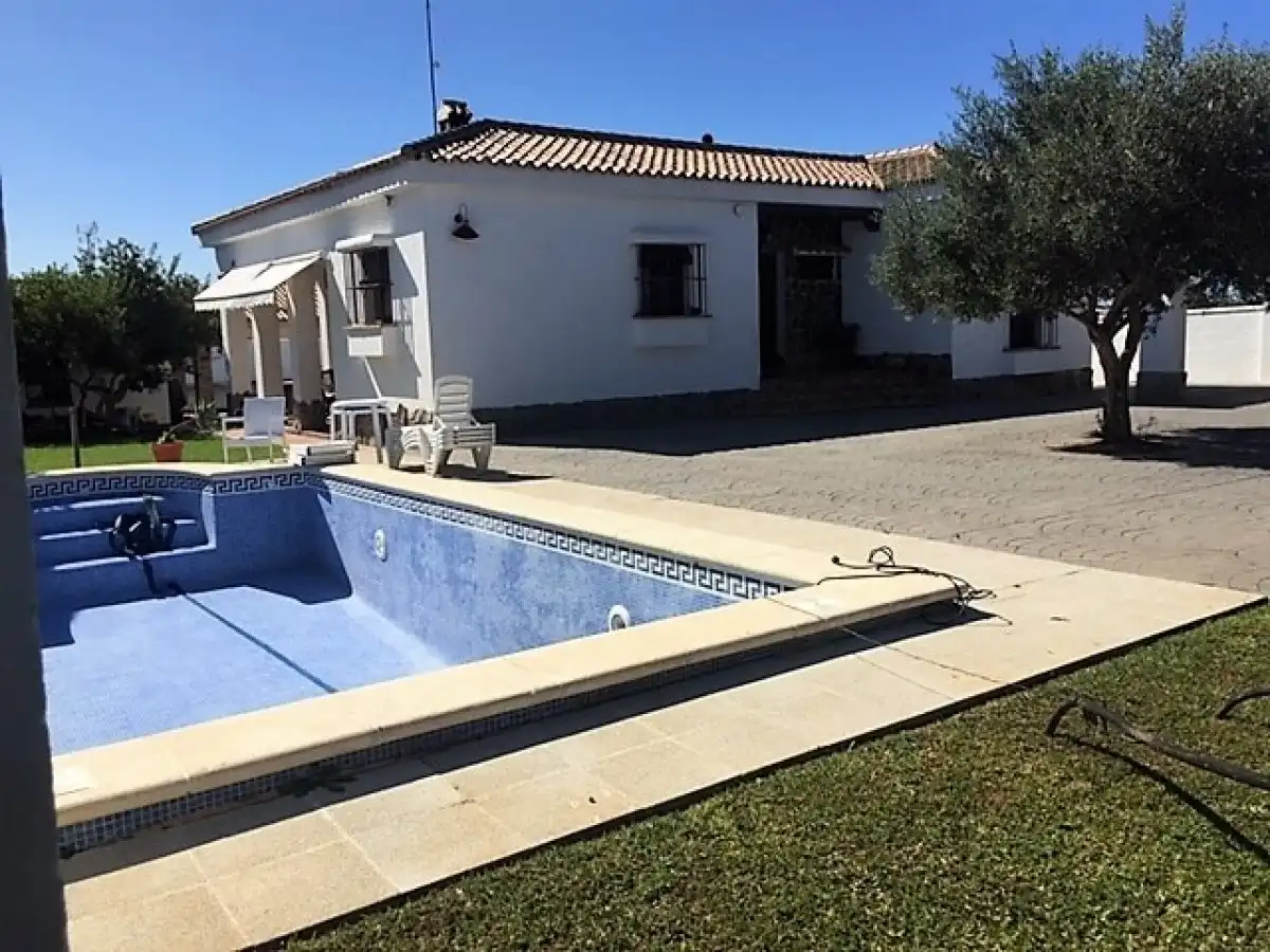Villa mit Pool zum Verkauf in Núcleo urbano