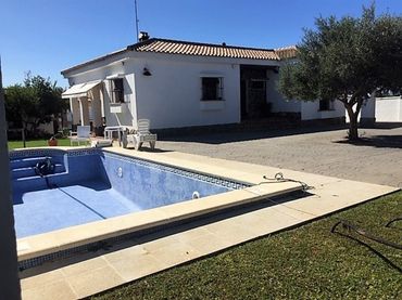 Chalet con piscina en venta en Núcleo urbano