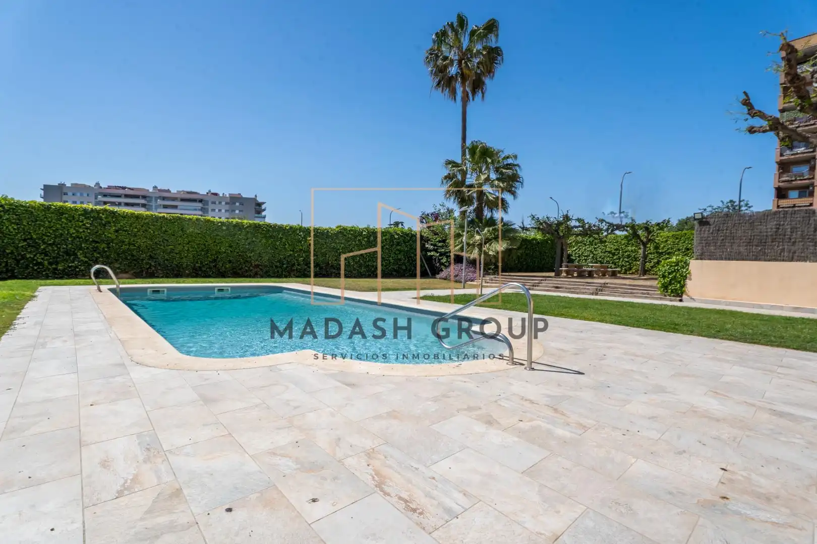 Schwimmbecken von Wohnung zum Verkauf in Reus mit Klimaanlage, Privatgarten und Möbliert