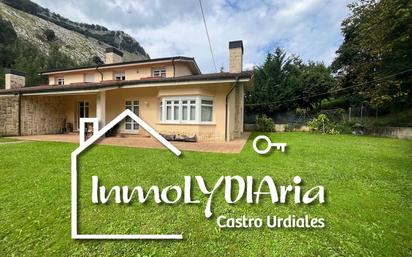 Exterior view of House or chalet for sale in Castro-Urdiales  with Terrace