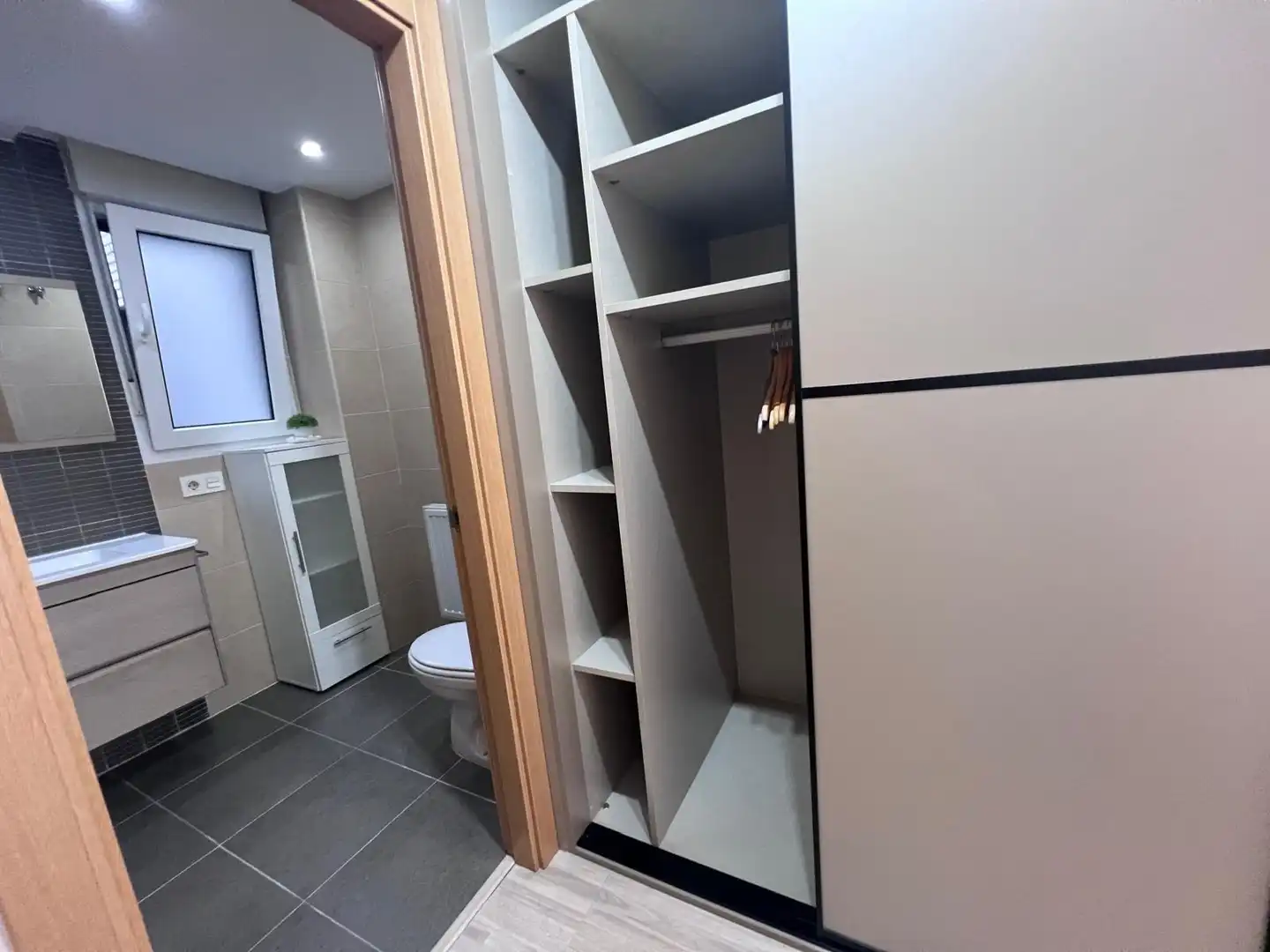 Baño de Piso de alquiler en Oviedo  con Calefacción, Terraza y Trastero