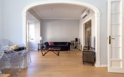 Living room of Flat for sale in  Barcelona Capital  with Air Conditioner, Heating and Balcony