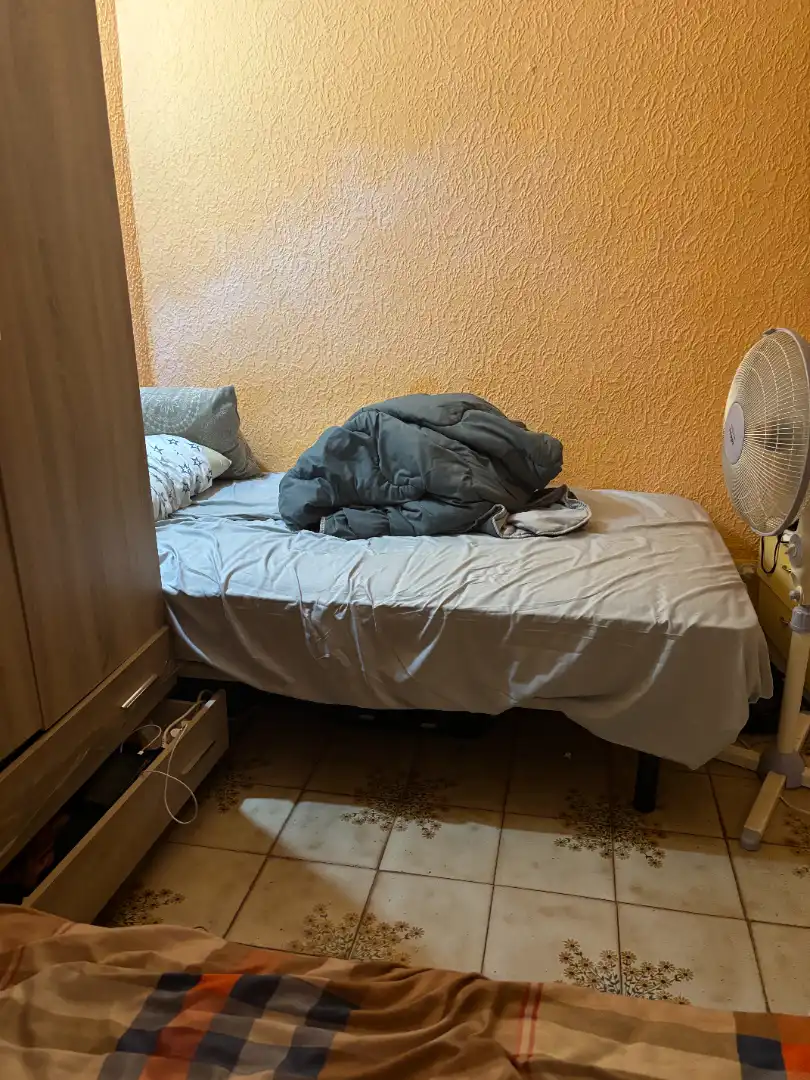 Schlafzimmer von Wohnung zum Verkauf in Badalona mit Ofen