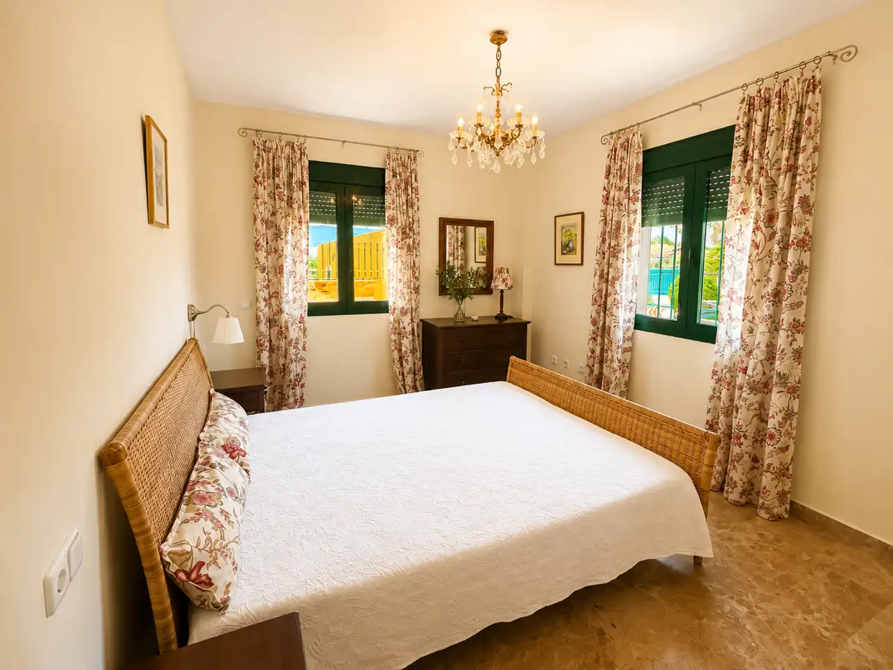 Schlafzimmer von Wohnung zur Miete in Marbella mit Klimaanlage, Heizung und Terrasse
