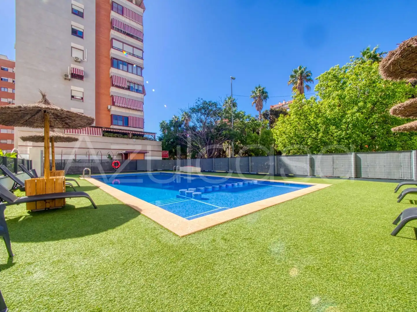 Piscina de Pis en venda en Alicante / Alacant amb Aire condicionat, Calefacció i Terrassa