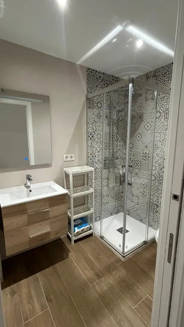 Bany de Apartament de lloguer en Algeciras amb Aire condicionat i Moblat