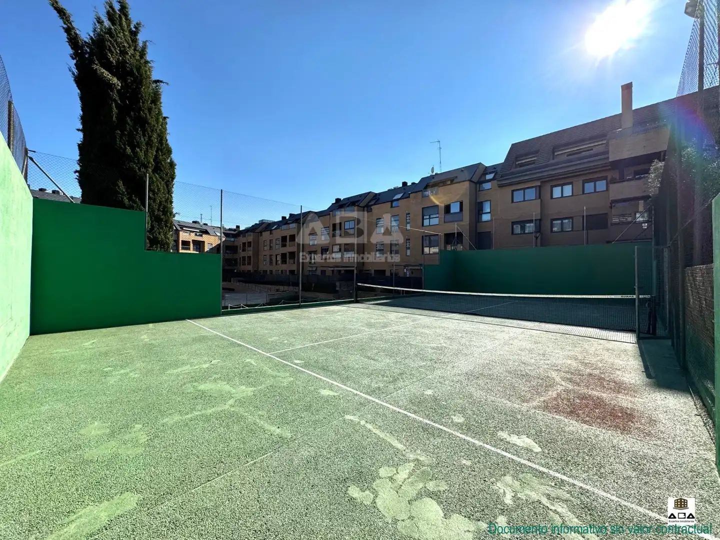 Vista exterior de Pis en venda en Las Rozas de Madrid amb Aire condicionat, Calefacció i Jardí privat