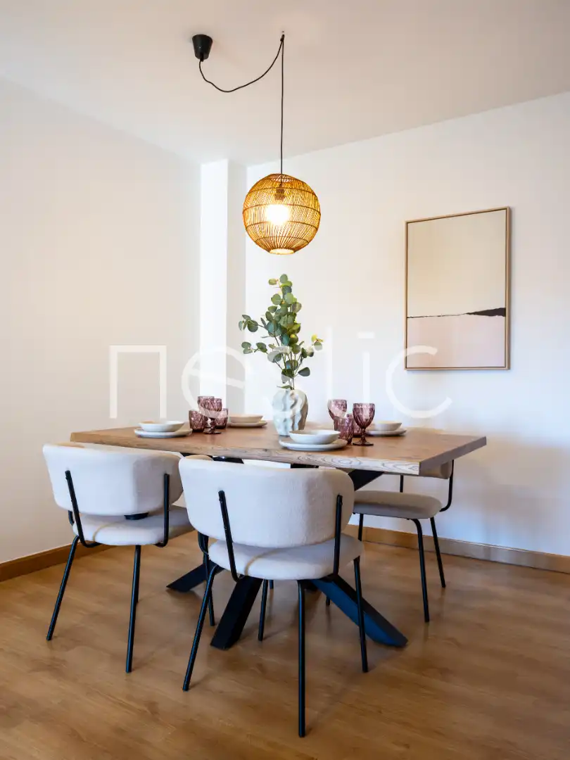 Menjador de Apartament de lloguer en Madrid amb Aire condicionat, Calefacció i Moblat