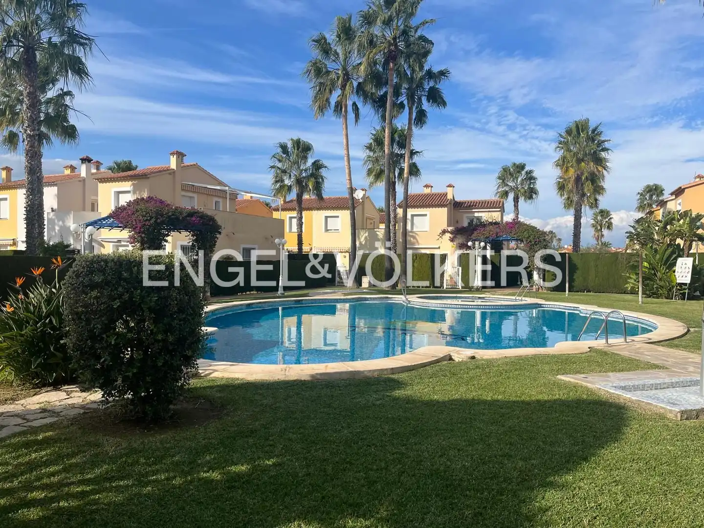Piscina de Casa adosada de alquiler en Oliva con Aire acondicionado, Calefacción y Jardín privado