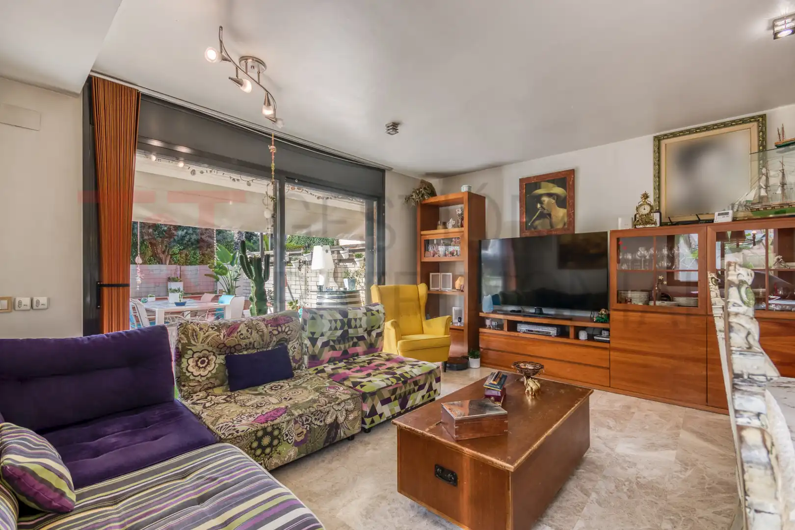 Wohnzimmer von Einfamilien-Reihenhaus zum Verkauf in El Masnou mit Klimaanlage, Heizung und Terrasse