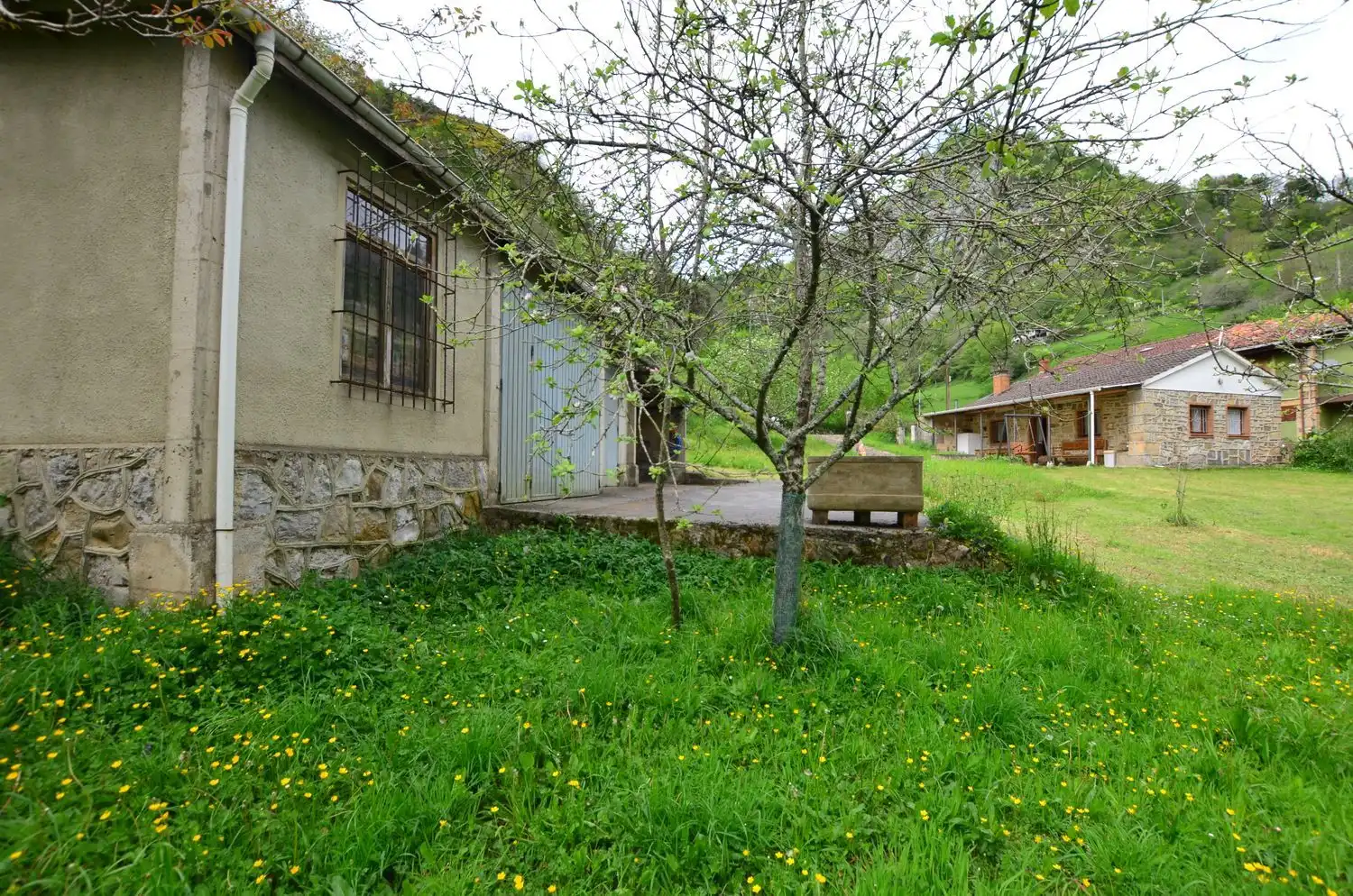 Jardí de Casa o xalet en venda en Piloña amb Calefacció, Terrassa i Traster