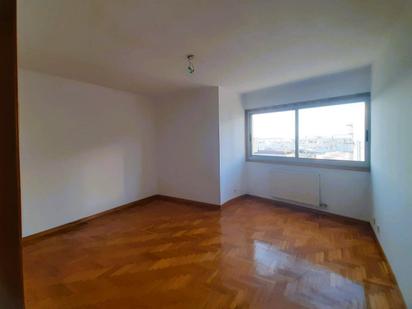 Dormitori de Pis en venda en Vigo  amb Aire condicionat, Calefacció i Parquet