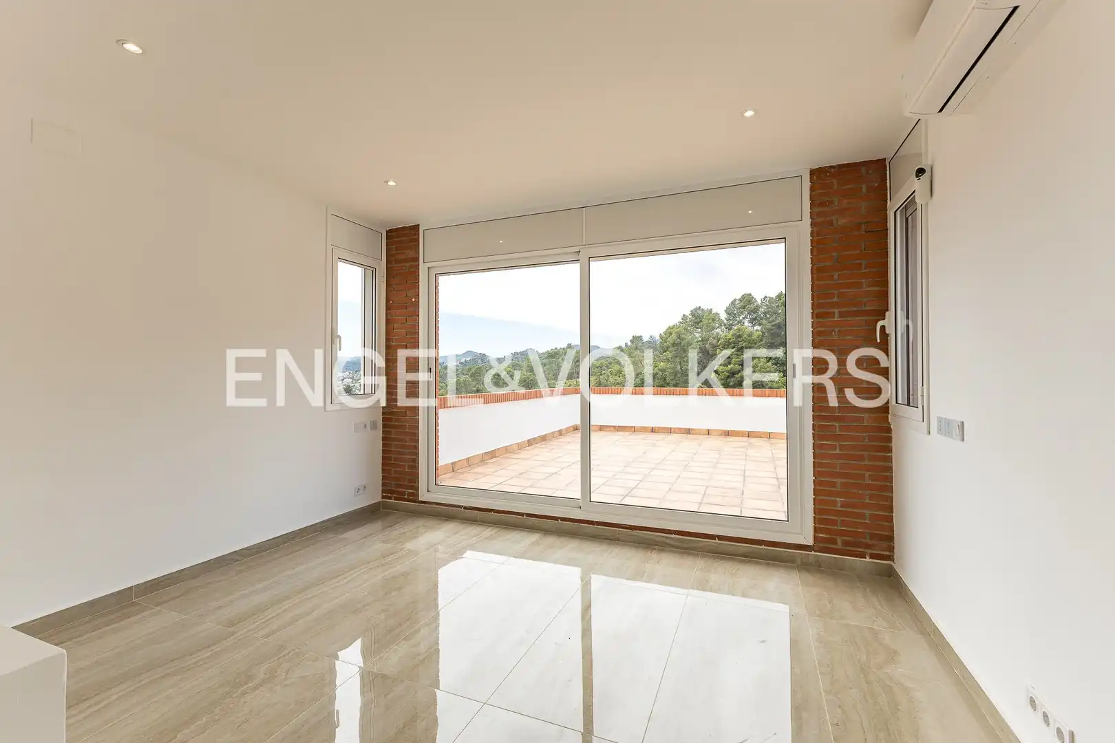 Terraza de Casa o chalet de alquiler en Corbera de Llobregat con Aire acondicionado, Calefacción y Jardín privado