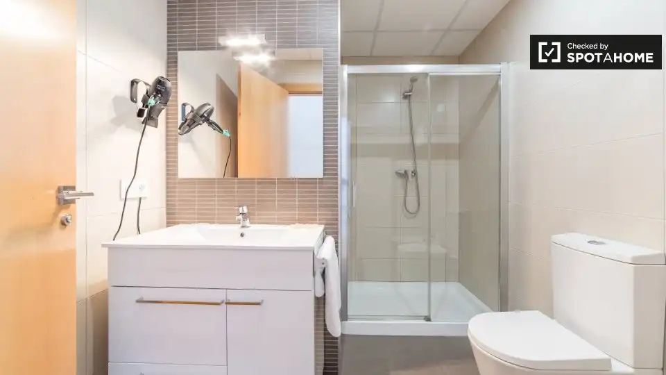 Bathroom of Flat for rent in Camins al Grau