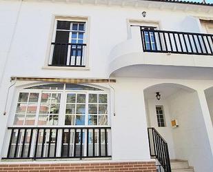 Vista exterior de Casa adosada de lloguer en Guardamar del Segura amb Aire condicionat, Calefacció i Jardí privat