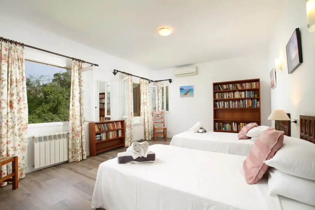 Habitación de Finca rústica en venta en Pollença con Aire acondicionado, Calefacción y Jardín privado