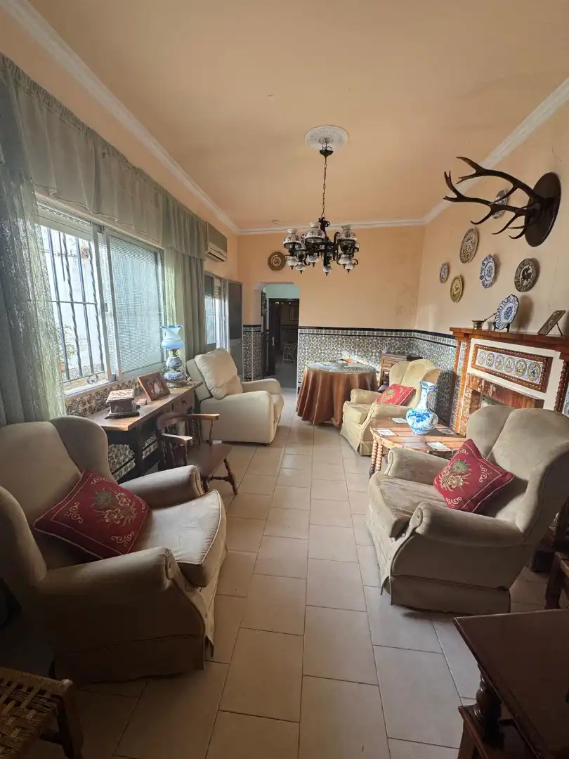 Sala de estar de Casa o chalet en venta en Espartinas con Aire acondicionado, Terraza y Amueblado