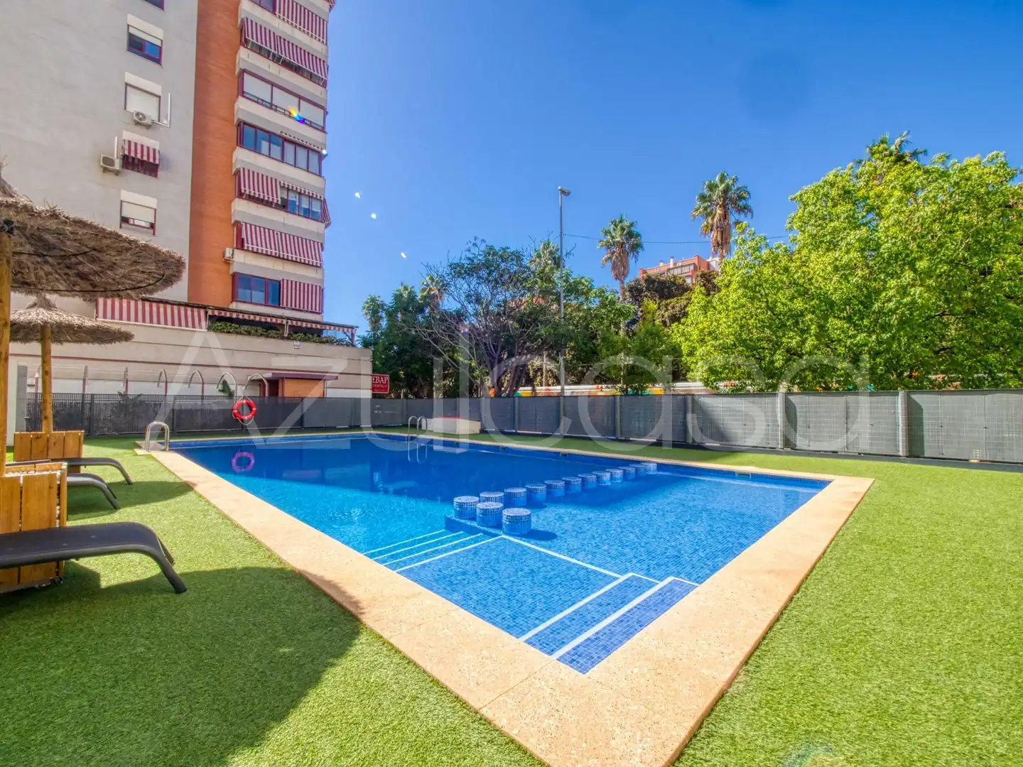 Piscina de Pis en venda en Alicante / Alacant amb Aire condicionat, Calefacció i Terrassa