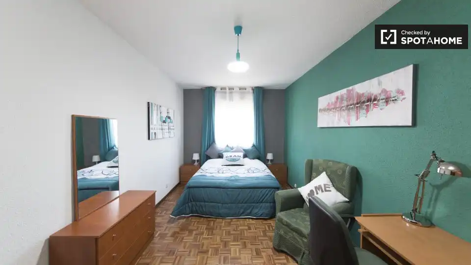 Habitación de Piso de alquiler en Alcalá de Henares con Aire acondicionado, Calefacción y Amueblado