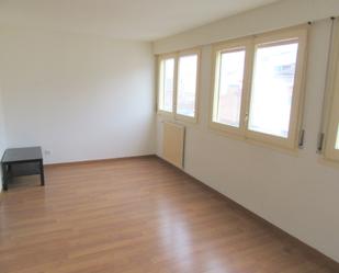 Bedroom of Flat to rent in  Zaragoza Capital  with Heating, Parquet flooring and Oven