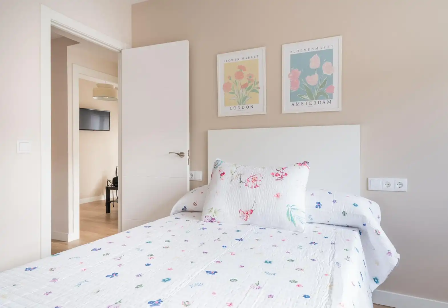 Schlafzimmer von Wohnung zur Miete in Oviedo  mit Heizung, Terrasse und Möbliert