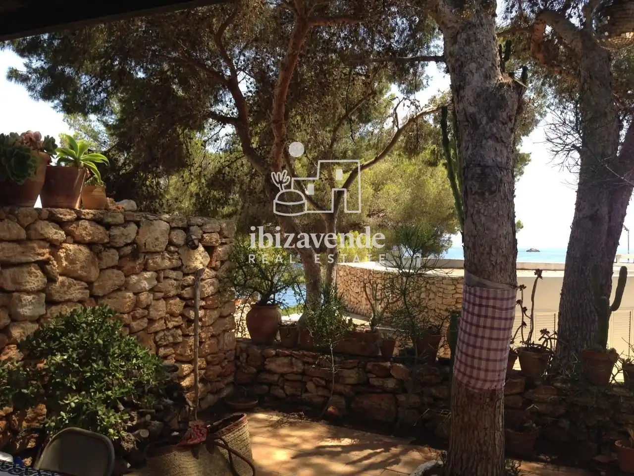 Garten von Einfamilien-Reihenhaus zur Miete in Santa Eulària des Riu mit Klimaanlage, Heizung und Terrasse