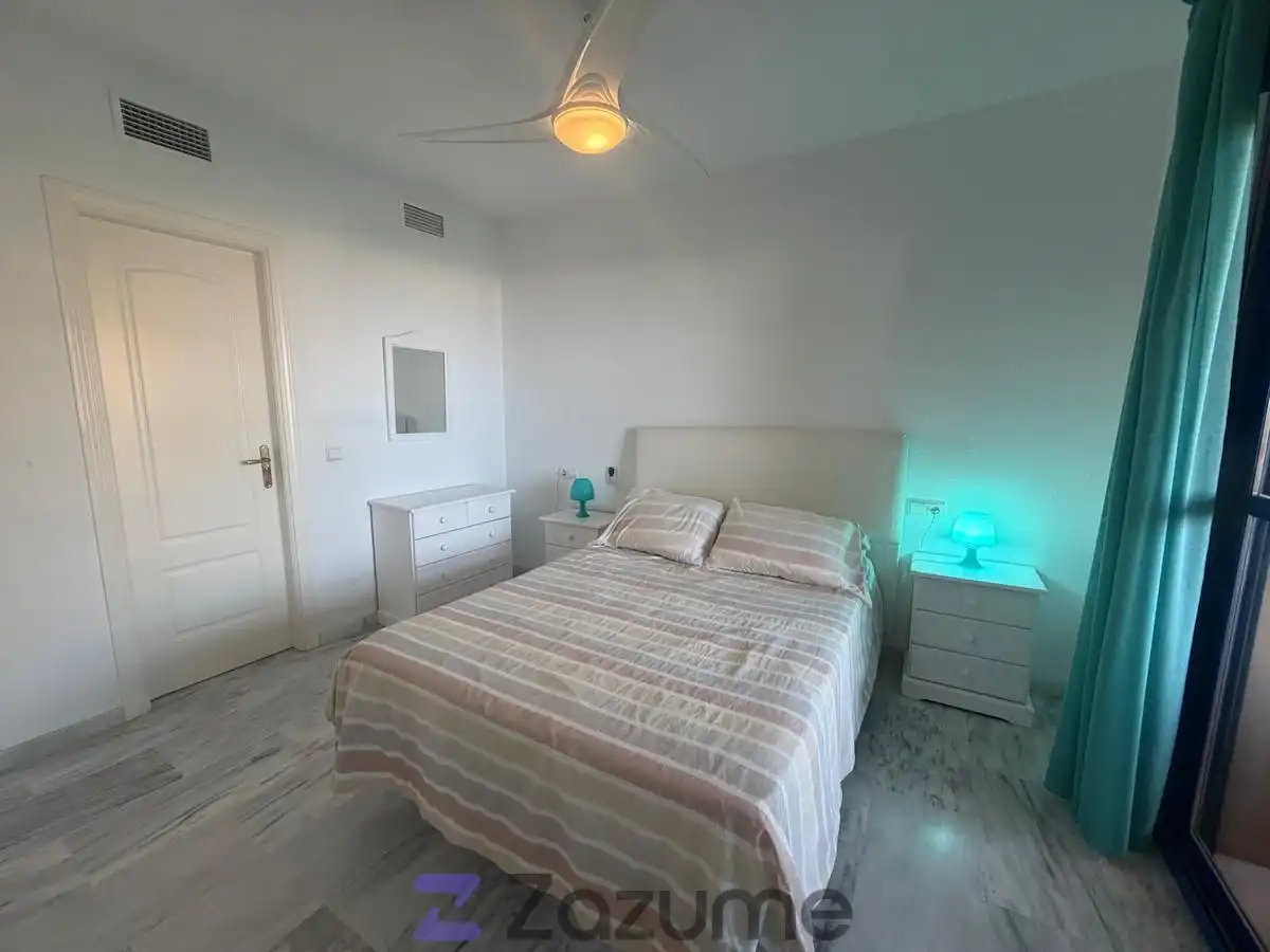 Habitación de Piso de alquiler en Manilva con Aire acondicionado, Terraza y Piscina