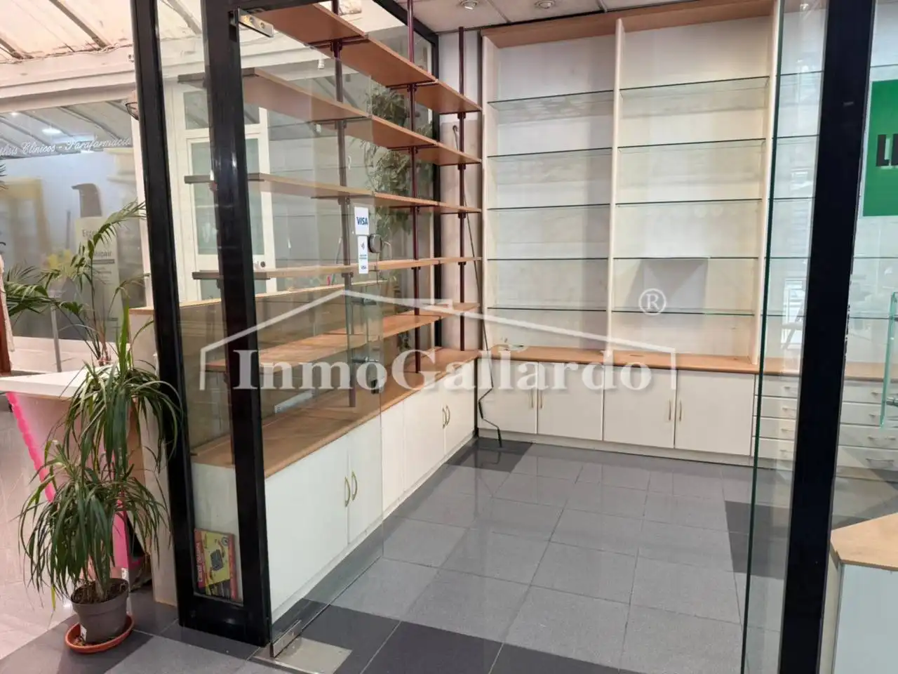 Local comercial de lloguer a Este, imagen 4