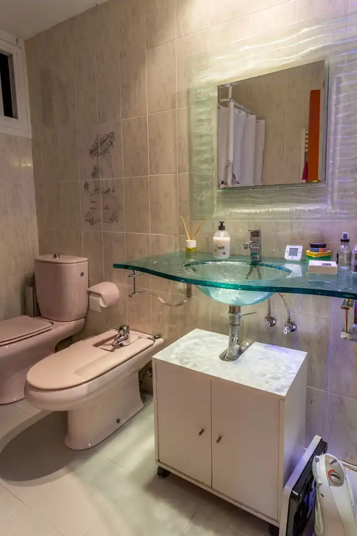 Baño de Casa adosada en venta en Castelldefels con Aire acondicionado, Calefacción y Terraza