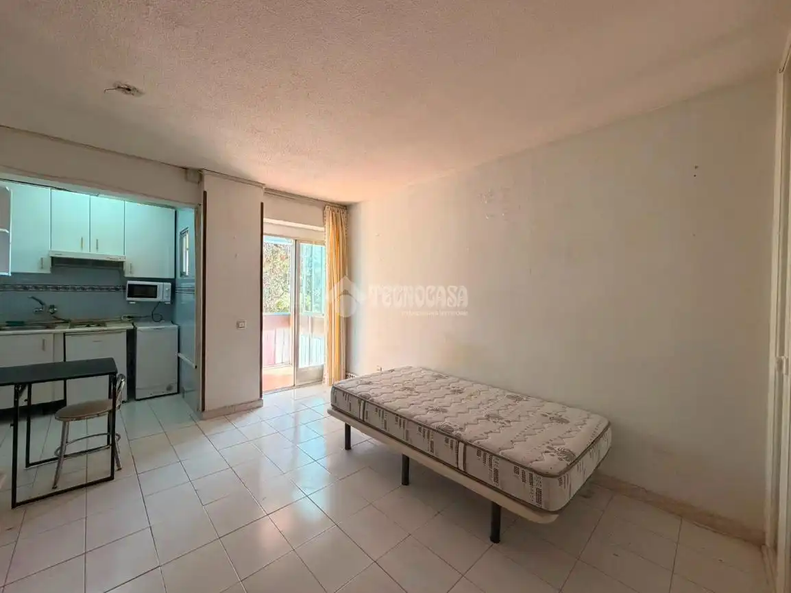 Habitación de Estudio en venta en Madrid con Calefacción y Terraza