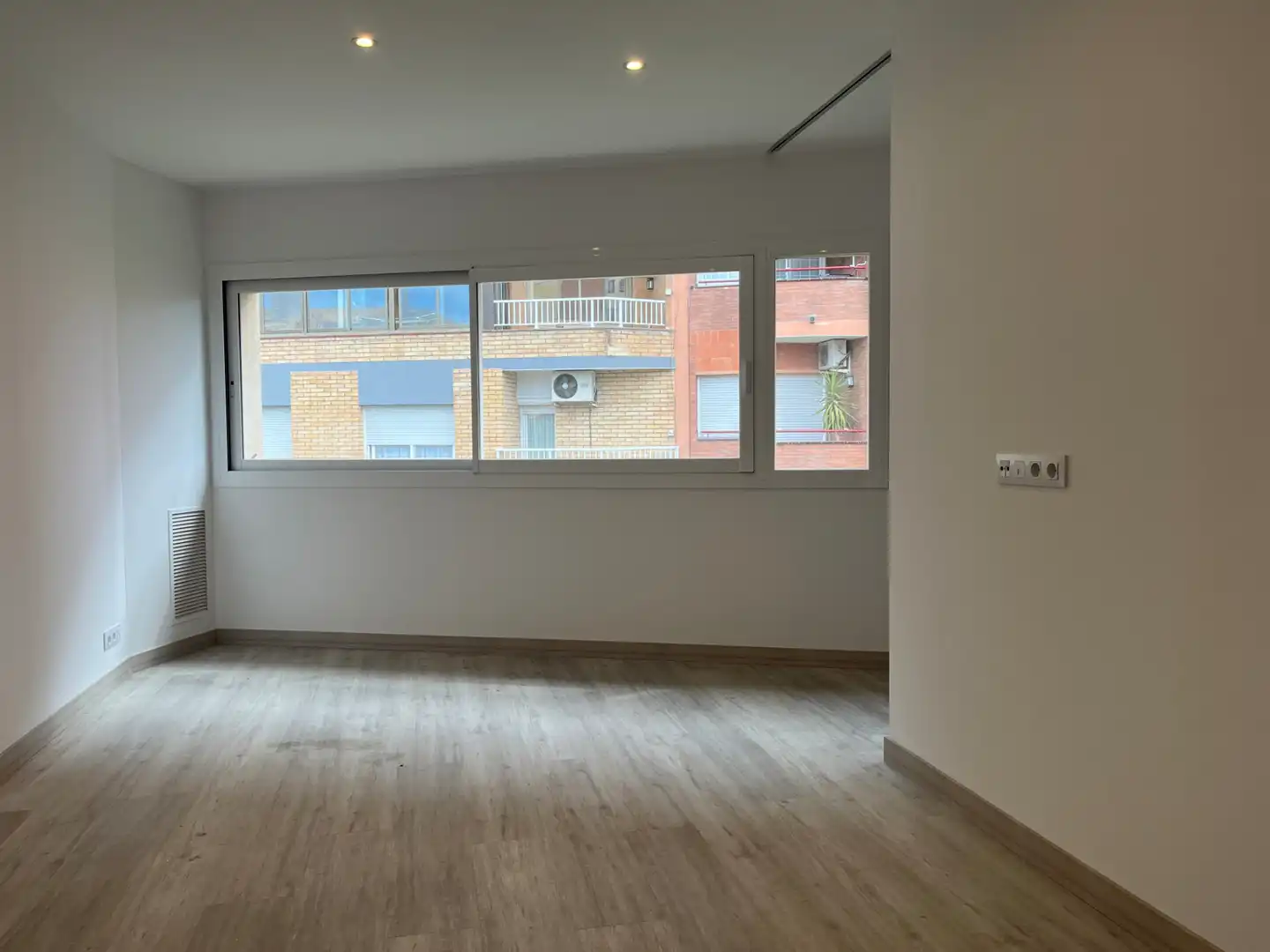 Living room of Flat for rent in Sant Boi de Llobregat  with Air Conditioner, Heating and Parquet flooring