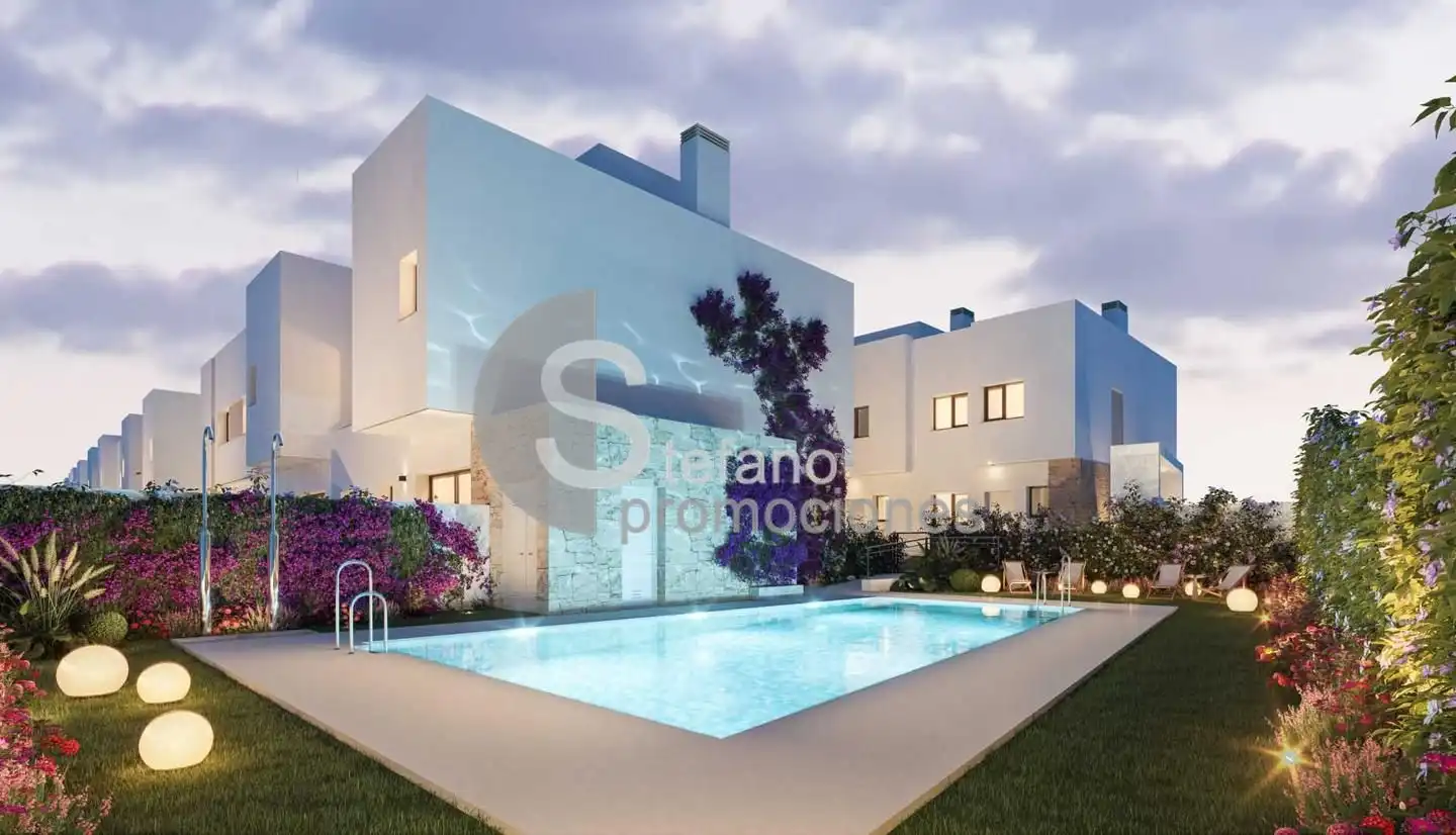 Piscina de Casa adosada en venta en Málaga con Aire acondicionado, Jardín privado y Terraza