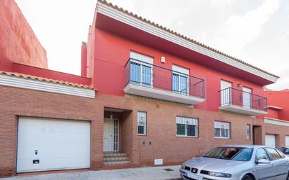 Vista exterior de Casa adosada en venda en Castellón de la Plana / Castelló de la Plana amb Balcó