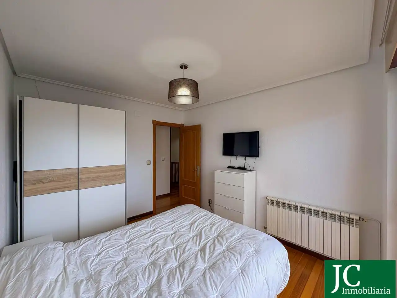 Schlafzimmer von Maisonette zum Verkauf in Colindres mit Heizung, Parkett und Terrasse