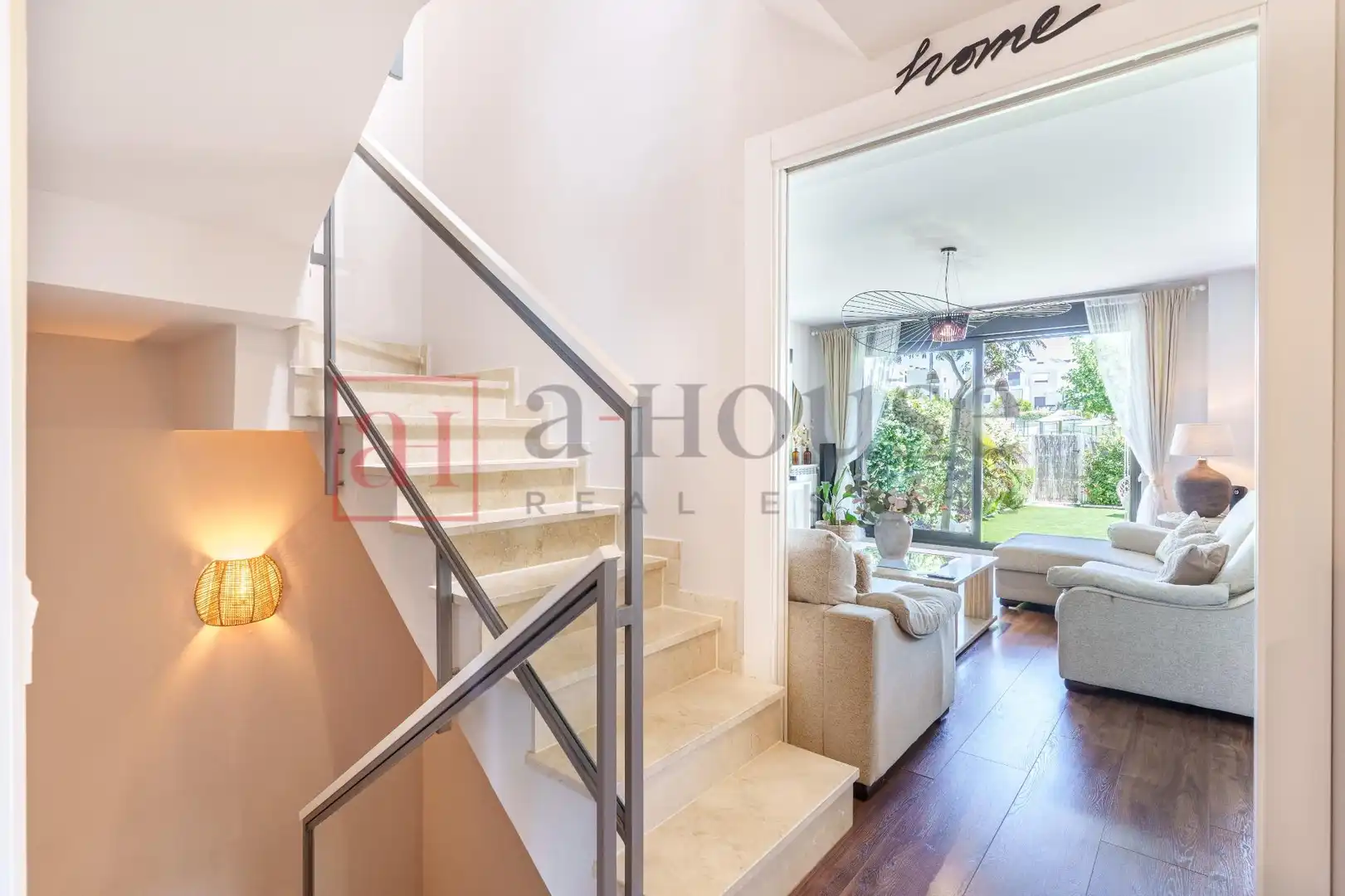 Vista exterior de Casa adosada en venta en Boadilla del Monte con Aire acondicionado, Calefacción y Jardín privado