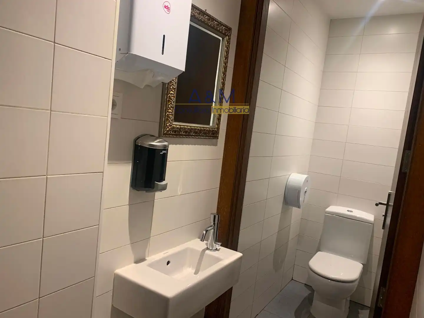 Bathroom of Commercial properties for sale in Valladolid