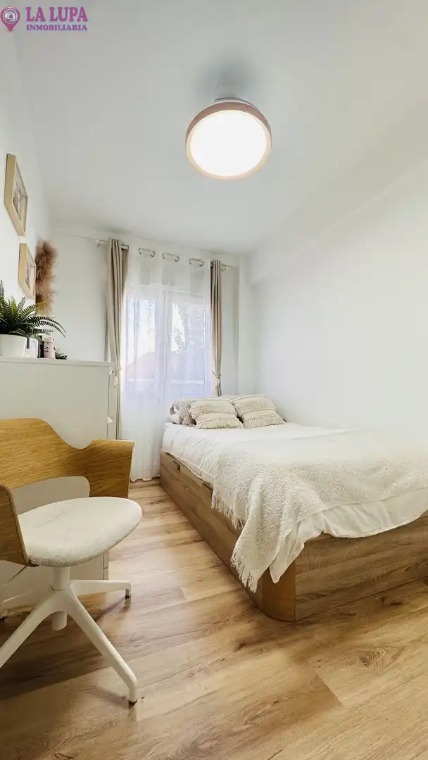 Bedroom of Flat for sale in Madrid  with Air Conditioner, Heating and Private garden